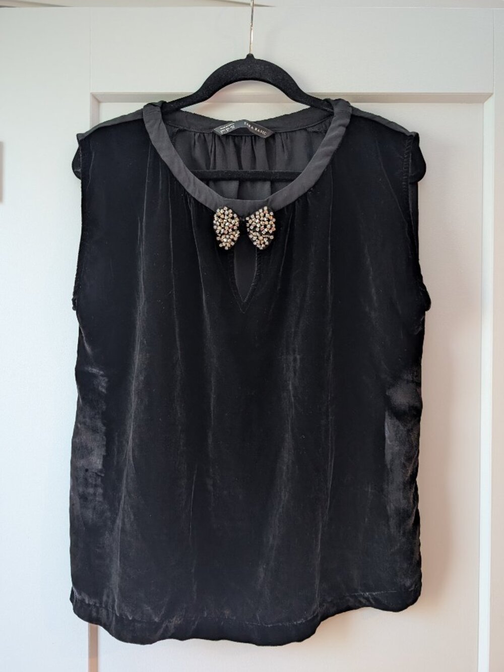 Zara Basic Black Velvet Rhinestone Bow Keyhole Sleeveless Blouse Top - Medium